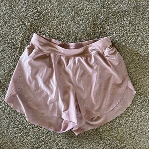 Flyaway sides on these gorgeous Lulu shorts